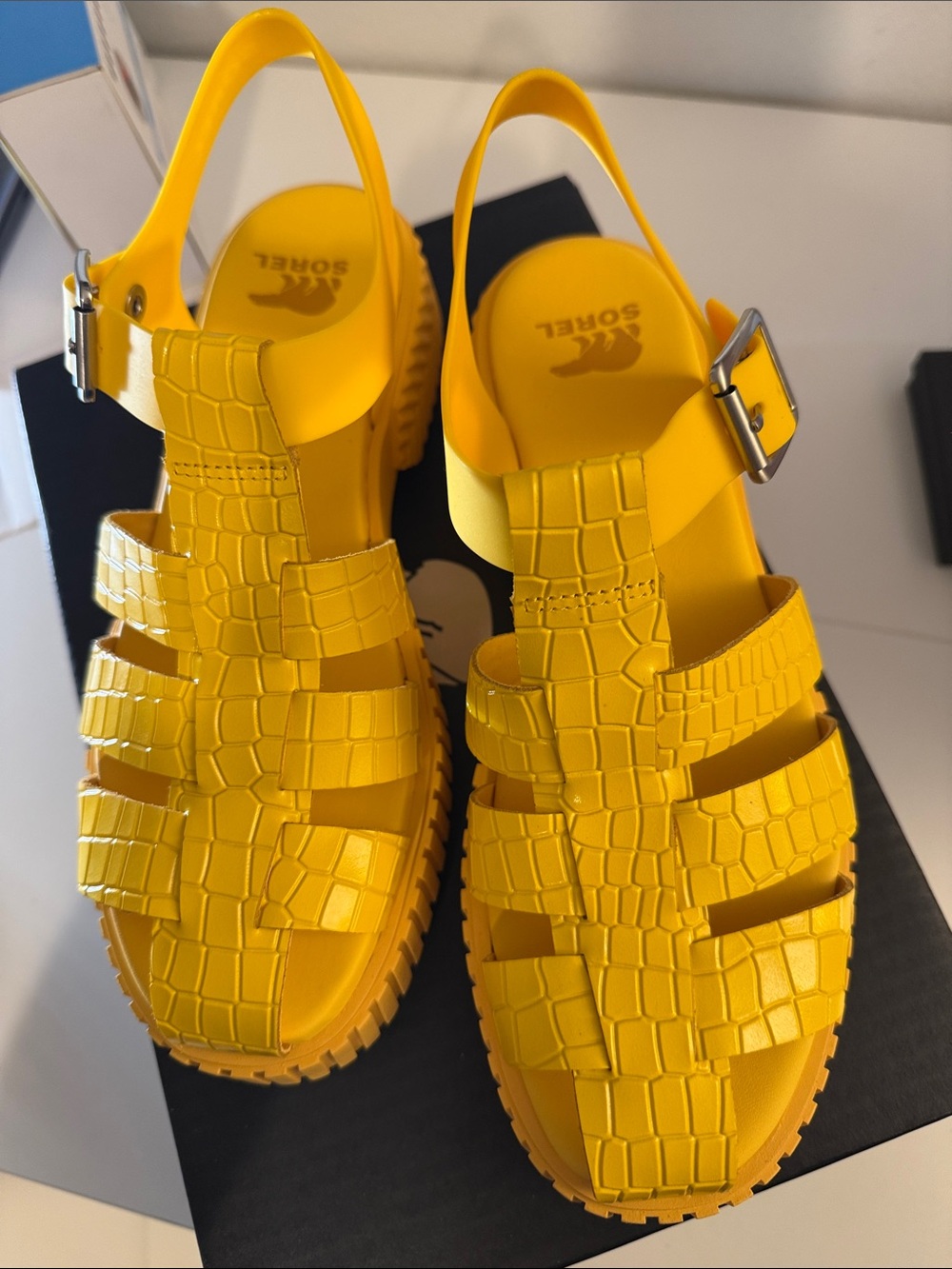 Sorel ONA streetwoks Yellow Fisherman mid Sandals